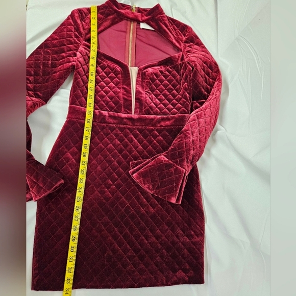 Miss Circle New York Lulia Wine Flare Sleeve Quilted Red Velvet Dress Sz Large - Picture 11 of 11